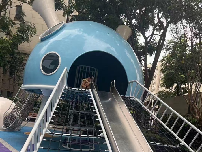 不锈钢滑梯雕塑 
